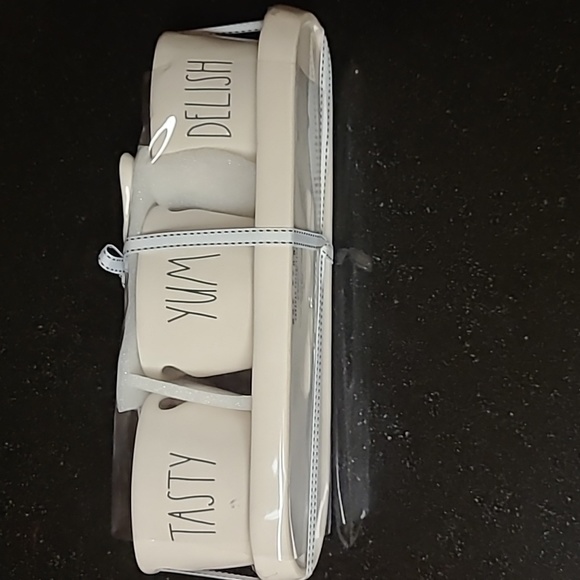 😋Rae Dunn Serveware w/Tray - Picture 4 of 7